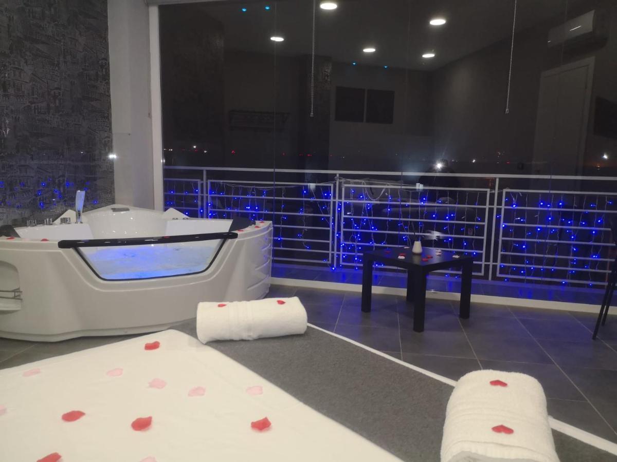 Living Bed And Breakfast Casoria Bagian luar foto